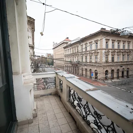 Апартаменты Deak Center
