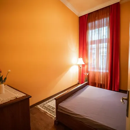 Апартаменты Deak Center *