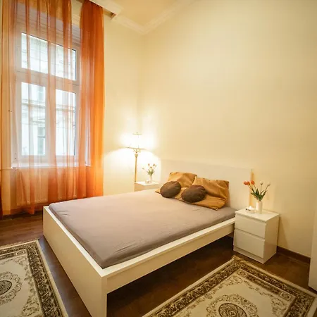 Апартаменты Deak Center *
