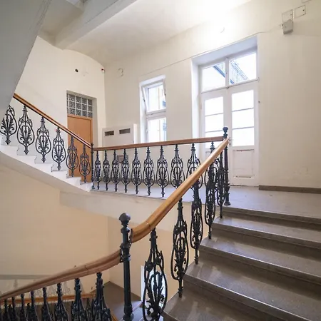 Deak Center Апартаменты *