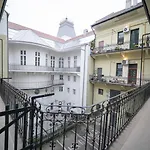 Deak Center Διαμέρισμα Σέγκεντ