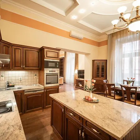 Deak Center Apartment